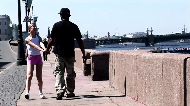 Ağızda büyük yarak götte büyük yarak.