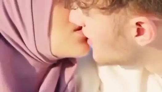 En ateşli öpücük videosu