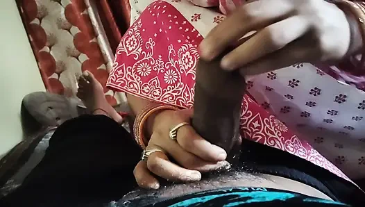 Hintli evli kadın sakso çekiyor ve ağzına boşalıyor ve yüzüne boşalıyor