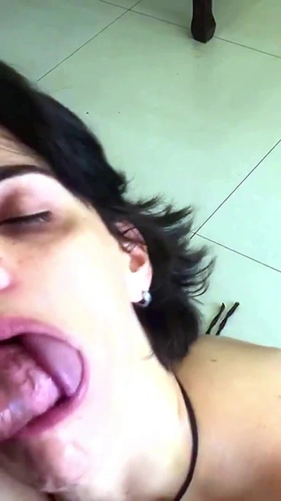 Beautiful MILF loves cum in mouth | Klip 1