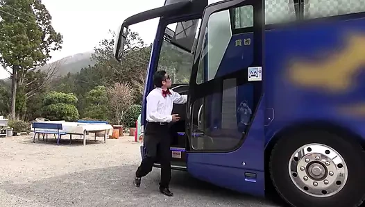 Sansürsüz - Japon adam ateşli kızları grup seks için baştan çıkarıyor