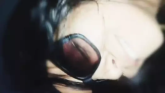 Latika seksten önce tüm göğüslerini ve amcığını çıplak gösteriyor