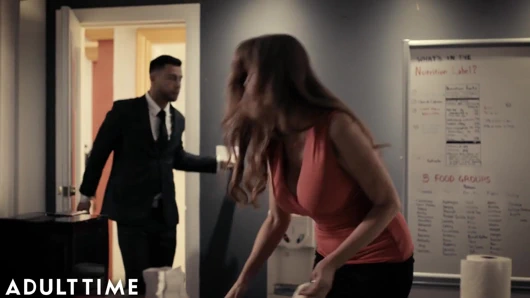 Yetişkin zaman busty olgun darla sikikleri genç damızlık patron at iş