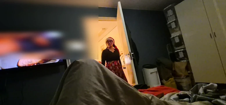 SantaBabe gets her cum