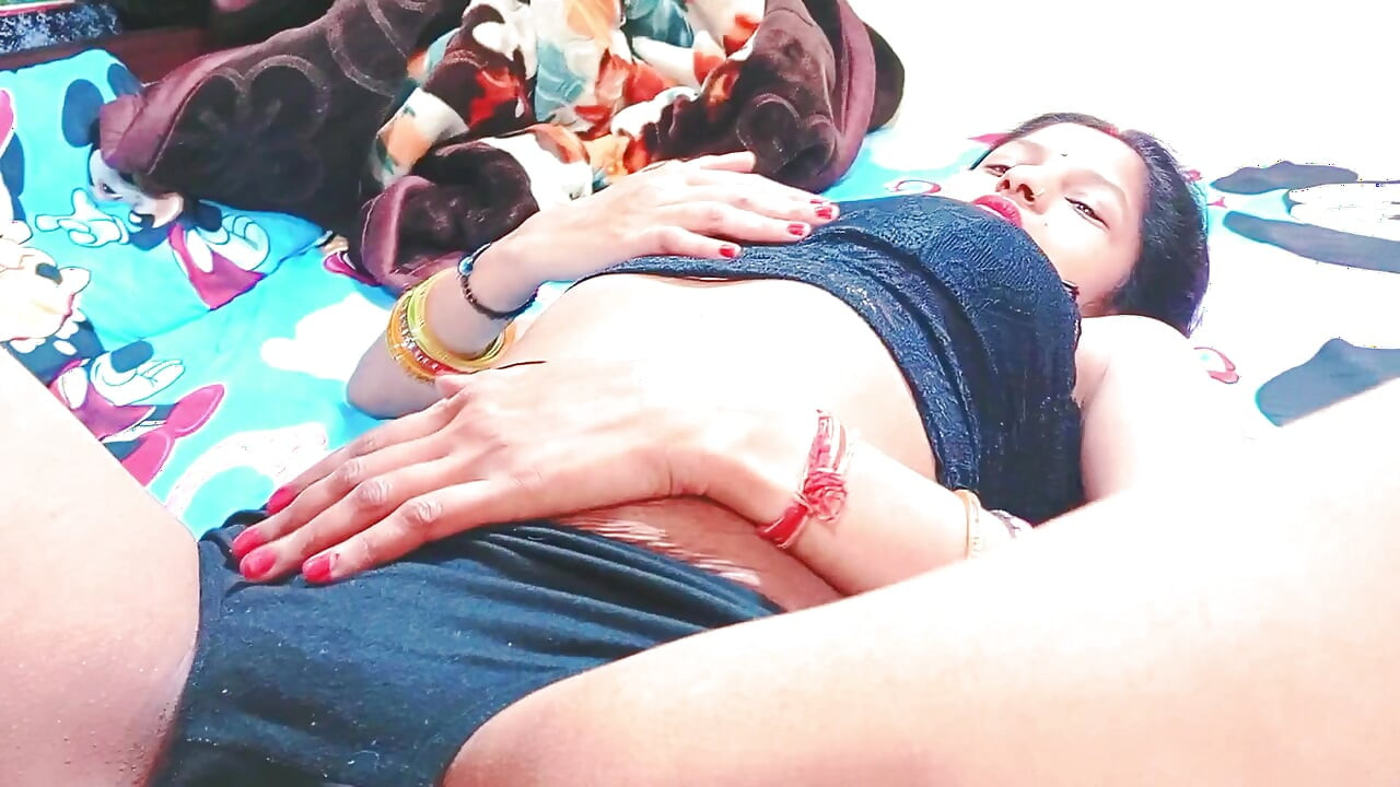 Hintli Asyalı desi kız arkadaş porno yıldızı Tejashwini ve Akash sert sikişiyor, yalıyor ve büyük yarak videoları ile sikişiyor