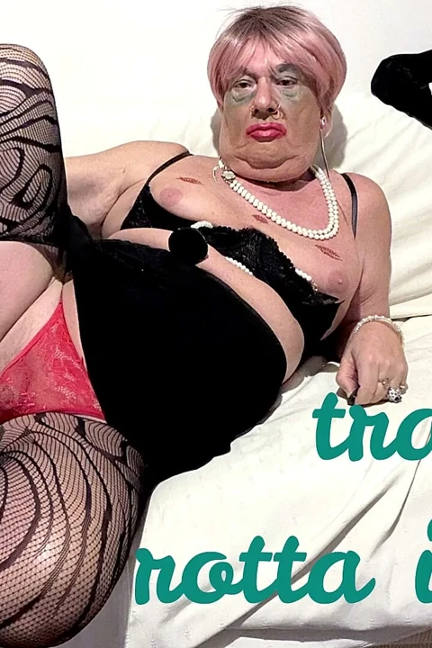 Thu Trans Siyah Giymiş Orospu