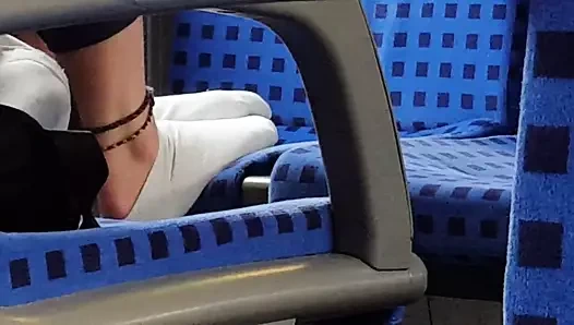 Tren 2'de beyaz çorap