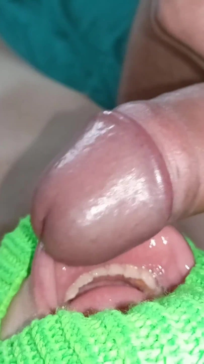 Video, genç adamların oda arkadaşlarına sorunsuz bir şekilde dokunmalarının zengin deneyimini ortaya koyuyor!