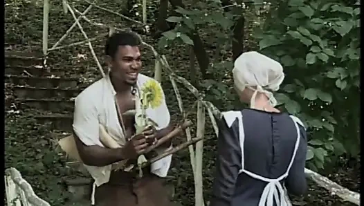 Hizmetçi domaltarak zenci adamdan götüne alıyor