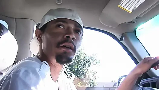 Güzel beyaz götlü piliç büyük siyah yarakla sikiliyor