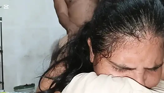 Çok seksi latin hizmetçi büyük yarağımla sikiliyor. Acıttığını çığlık atıyor ama yarağımı vajinasında hissetmeyi seviyor.