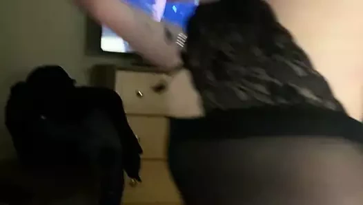 Bize katılmaları için eve yabancıları getirdim.