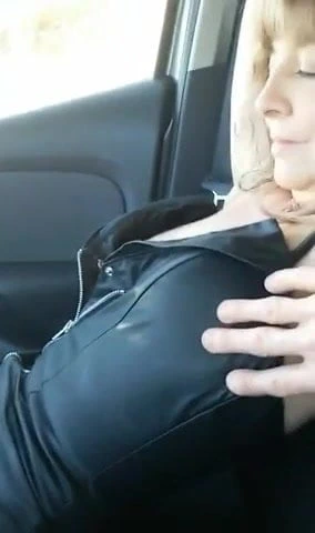 fellation dans la voiture