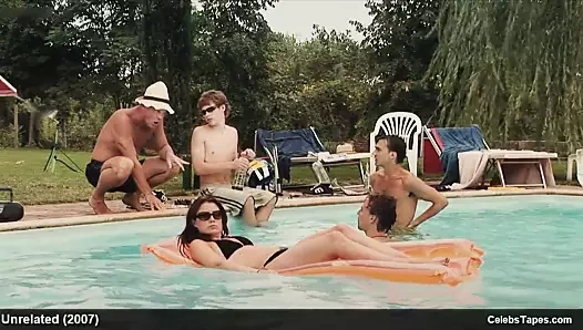 Çıplak ve bikinili video Emma Hiddleston &amp; Kathryn