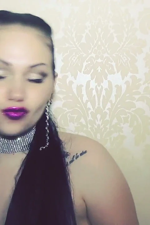 Mor vahşi dudak kokulu ve grimaces