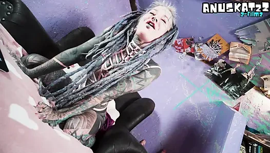 Tam kollu alt kız kamerada canlı oyuncak göt sikişinde anal çıldırıyor