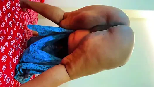 Müslüman Arap büyük götlü iri güzel kadın ateşli hizmetçi işten sonra patrondan sikilmek için büyük götünü gösteriyor