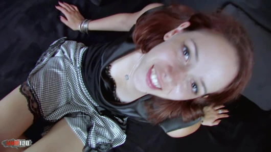 Muhteşem genç Fransız esmer Helena ile ilk anal porno videosu