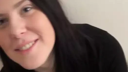 Sürtük Alman genç kız yatak odasında dölleniyor