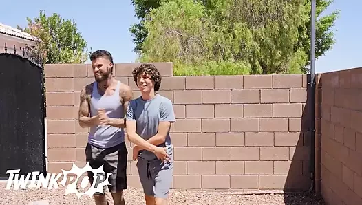 Seksi adamlar Johnny Ford ve Cristiano ile açık havada sert sikişiyor - twinkpop