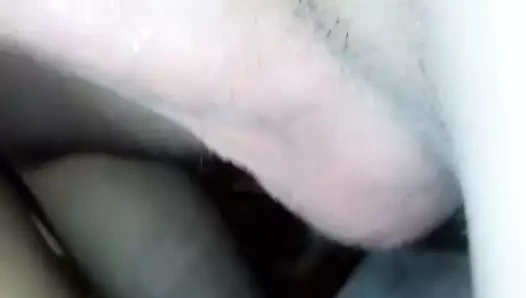 Zenci kız beyaz yarağı emiyor