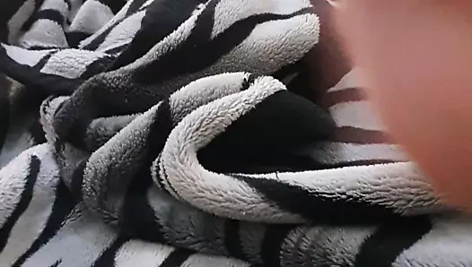 Üvey oğlu ile sikikleri süre üvey kocası için konuşuyor