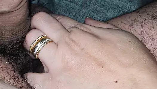 Üvey anne üvey oğlunun yarağına elini soktu