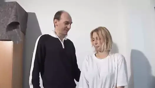 Pn baba kızına resimden bir sikiş molası veriyor!