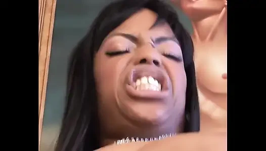 Mükemmel götlü ateşli genç zenci büyük siyah yarak istiyor