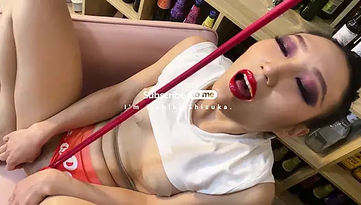 Lust 04 - Çorap giyerken egzersiz yapmaktan keyif alıyor