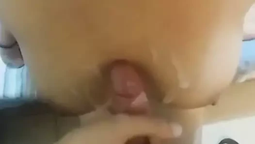 Tinder randevusunda göğüslerime boşalıyor