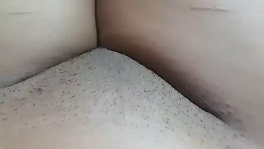 Sıska kedi parmak ile orgazm içinde solo