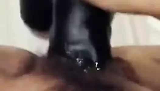 Dok sam ja na poslu ona se igra sa dildom