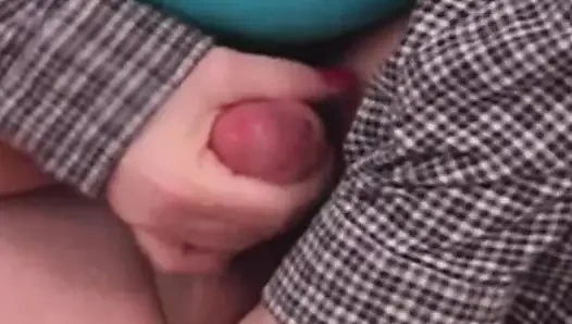 İri güzel kadın bir öğleden sonra yarağını sıvazlıyor