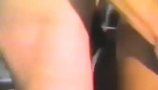 Amatör bir çift birçok pozisyonda enerjik sikişiyor