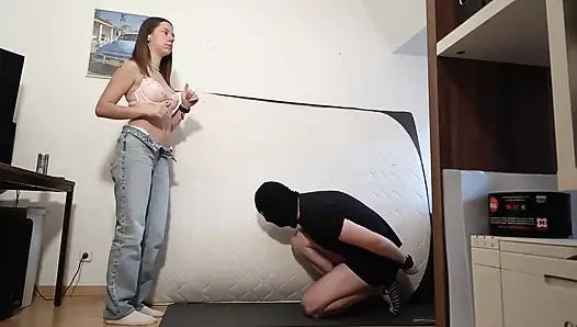 Taşaklarımı parçalıyor ve ben savunmasızım