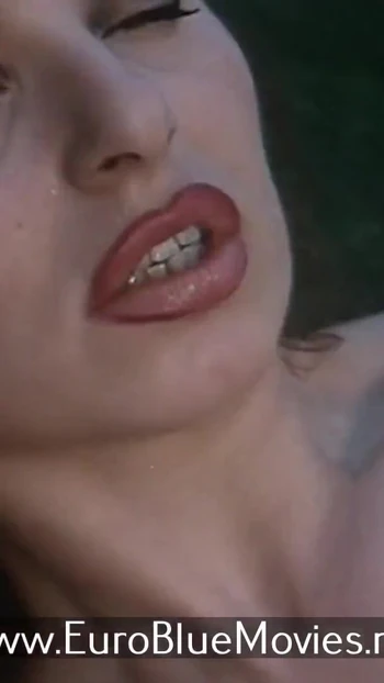 Знаковый момент из "Богиня любви (1987) - фильм целиком"