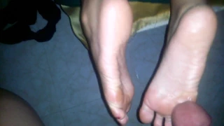 Footjob colombiana 4 cumsoles