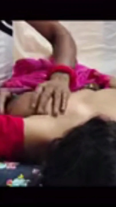 Desi Hintli Bhabhi Ko Lal Sari Mein Jabarjat Choda Hai _ Seksi Sıcak Film | Klip 1