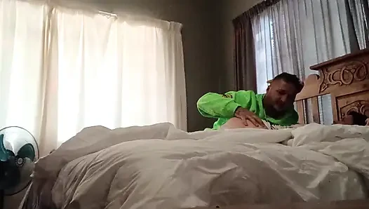 Güzel göğüsleri var..........