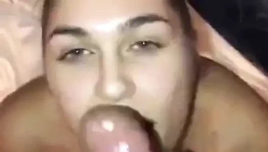 Beyaz sürtük iyi davranış için uzun zamandır beklenen ödül alır