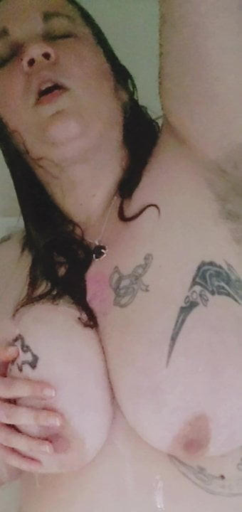 Witchofwaxhaw, anal karısı duş büyük sarkık göğüsleri üstsüz