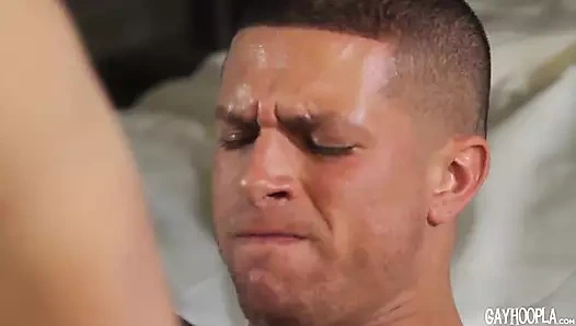 Sean Costin'in Jake Davis ile ilk eşcinsel sikiş videosu