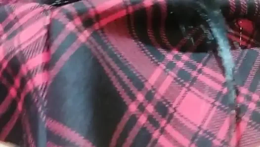 Büyük göt dört ayak üstüne çıkıyor ve fışkırtarak boşalması için ıslak gösteriyor