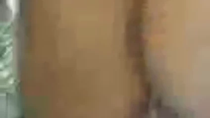 gostosa de sainha subindo a escada