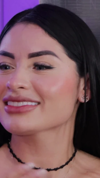 Сногсшибательный момент из "Alejandra Palacios признается, она ничего не оставит воображению!"