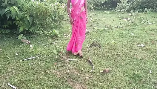 Pooja'nın ilk açık havada seks videosu