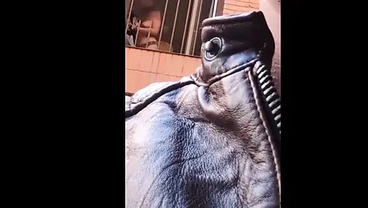 Halka açık çıplaklık derlemesi - pizza teslimatı, üstsüz plaj, arkadaşını azdırıyor