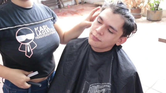 Üvey kardeşimden iyi bir sikiş karşılığında saçımı kestirdim + hikayenin tamamı