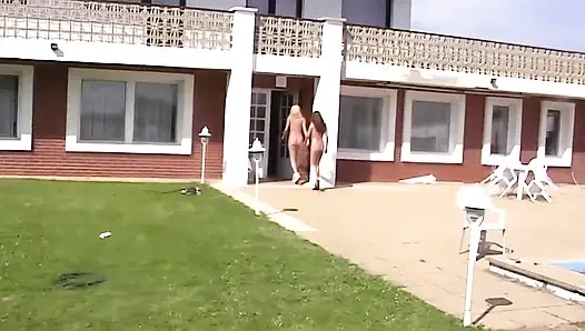 За кулисами двух припаркованный 1